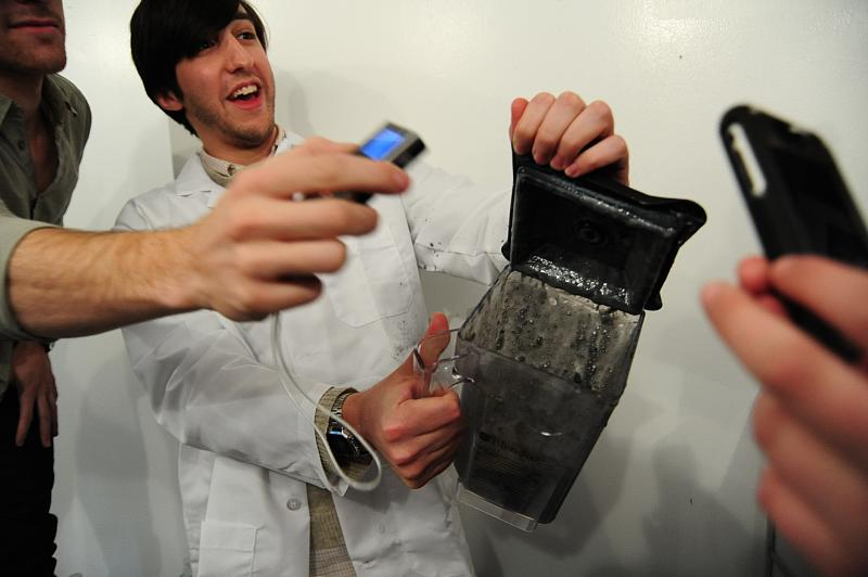 Illustration for article titled FYI: Blending a Charged iPhone Causes Explosions